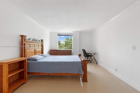 Condo in North Miami Beach, Florida, 1 bedroom  № 1291400 - photo 12