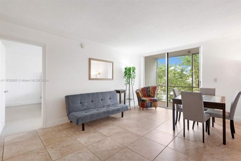 Condominio en venta en North Miami Beach, Florida, 1 dormitorio, 72.28 m2 № 1291400 - foto 5