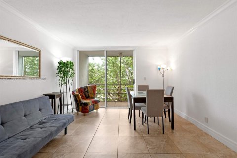 Condo in North Miami Beach, Florida, 1 bedroom  № 1291400 - photo 3