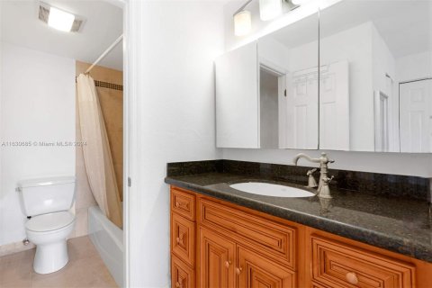 Condominio en venta en North Miami Beach, Florida, 1 dormitorio, 72.28 m2 № 1291400 - foto 15