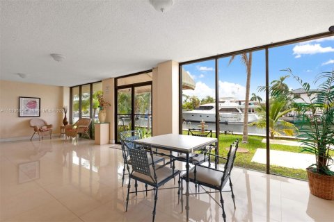 Condo in North Miami Beach, Florida, 1 bedroom  № 1291400 - photo 18