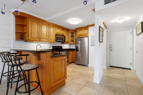 Condo in North Miami Beach, Florida, 1 bedroom  № 1291400 - photo 7