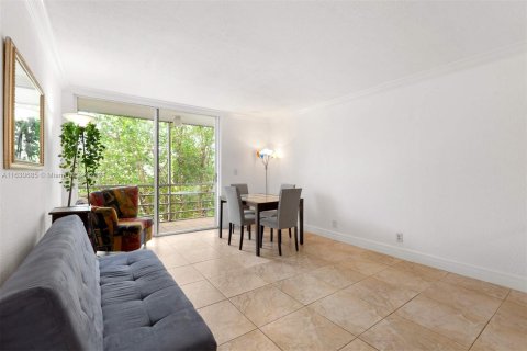 Condominio en venta en North Miami Beach, Florida, 1 dormitorio, 72.28 m2 № 1291400 - foto 2