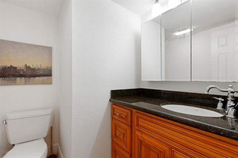 Condo in North Miami Beach, Florida, 1 bedroom  № 1291400 - photo 16