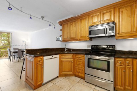 Condo in North Miami Beach, Florida, 1 bedroom  № 1291400 - photo 9