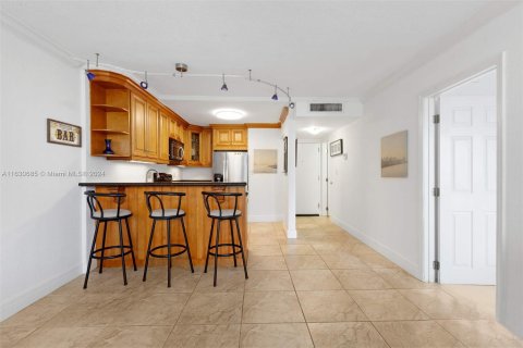 Condo in North Miami Beach, Florida, 1 bedroom  № 1291400 - photo 6