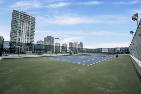 Condo in Sunny Isles Beach, Florida, 3 bedrooms  № 1044743 - photo 29