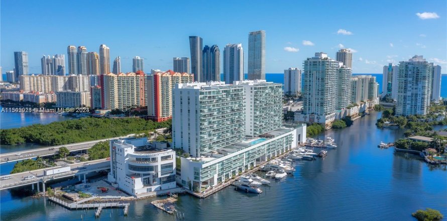 Condo à Sunny Isles Beach, Floride, 3 chambres  № 1044743