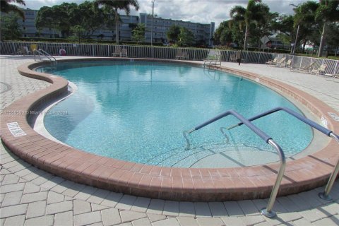 Condo in Deerfield Beach, Florida, 1 bedroom  № 1072872 - photo 30