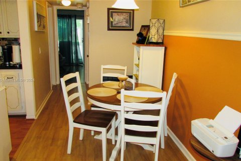 Condo in Deerfield Beach, Florida, 1 bedroom  № 1072872 - photo 10