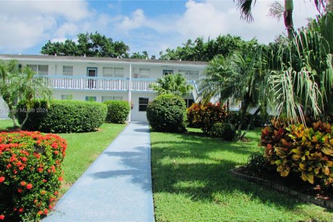 Condo in Deerfield Beach, Florida, 1 bedroom  № 1072872 - photo 3