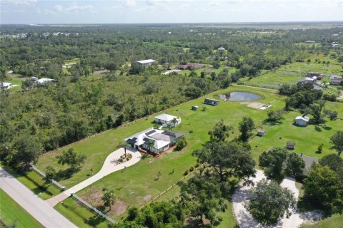 Villa ou maison à vendre à Punta Gorda, Floride: 4 chambres, 229.19 m2 № 1297383 - photo 1