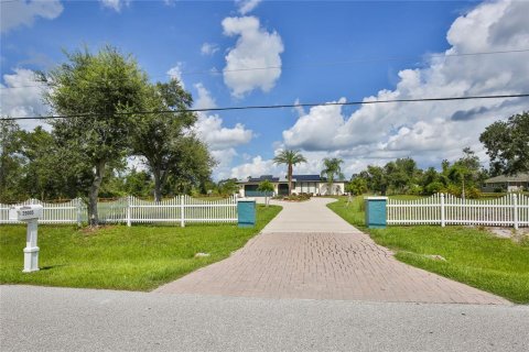 Villa ou maison à vendre à Punta Gorda, Floride: 4 chambres, 229.19 m2 № 1297383 - photo 4