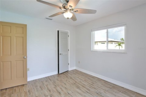 Villa ou maison à vendre à Punta Gorda, Floride: 4 chambres, 229.19 m2 № 1297383 - photo 23