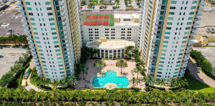 Condominio en Hallandale Beach, Florida, 1 dormitorio  № 1038222