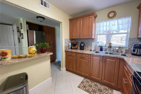 Condo in Sunrise, Florida, 1 bedroom  № 1071072 - photo 26