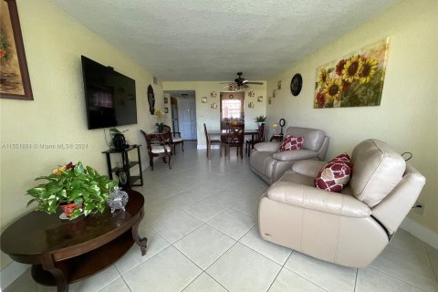 Condo in Sunrise, Florida, 1 bedroom  № 1071072 - photo 30