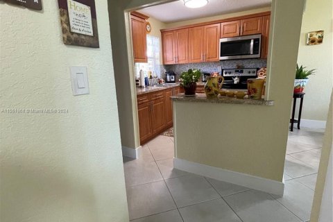 Condo in Sunrise, Florida, 1 bedroom  № 1071072 - photo 5