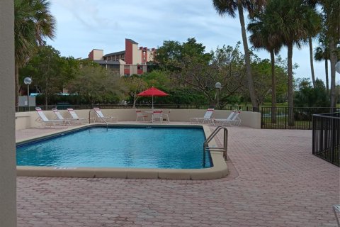 Condo in Pompano Beach, Florida, 1 bedroom  № 1045762 - photo 2