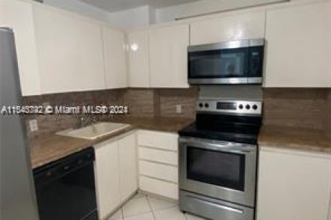 Condo in Sunny Isles Beach, Florida, 2 bedrooms  № 1046996 - photo 8