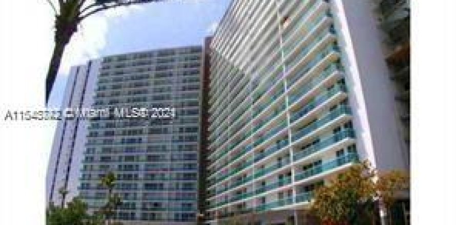 Condominio en Sunny Isles Beach, Florida, 2 dormitorios  № 1046996