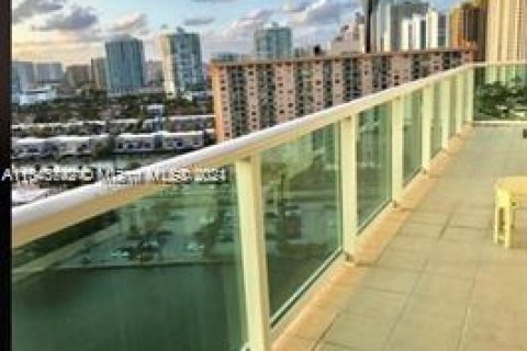 Condominio en venta en Sunny Isles Beach, Florida, 2 dormitorios, 141.3 m2 № 1046996 - foto 4