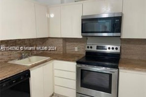 Condo in Sunny Isles Beach, Florida, 2 bedrooms  № 1046996 - photo 6