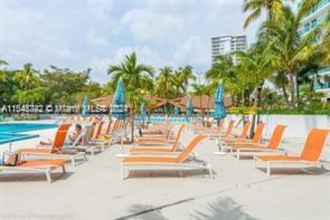 Condominio en venta en Sunny Isles Beach, Florida, 2 dormitorios, 141.3 m2 № 1046996 - foto 12