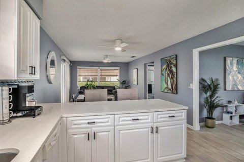 Villa ou maison à vendre à Bradenton, Floride: 2 chambres, 128.76 m2 № 1352848 - photo 11