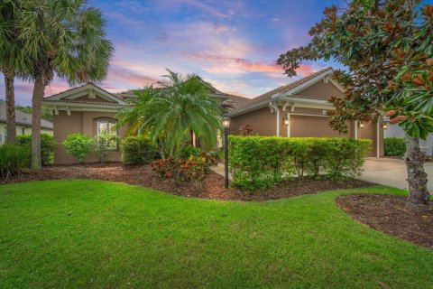 Villa ou maison à vendre à Lakewood Ranch, Floride: 4 chambres, 359.35 m2 № 1352883 - photo 1