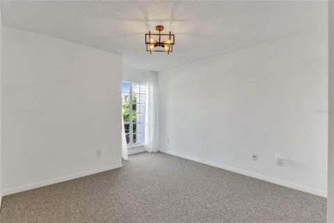 Condo in Orlando, Florida, 2 bedrooms  № 1387615 - photo 19