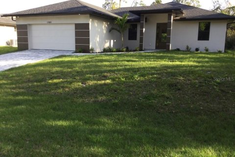 House in Port Charlotte, Florida 4 bedrooms, 154.03 sq.m. № 1066915 - photo 1