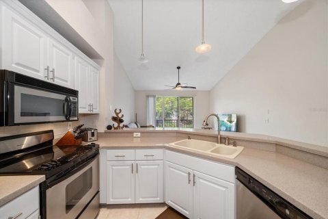 Copropriété à vendre à Tampa, Floride: 2 chambres, 99.22 m2 № 1399608 - photo 9