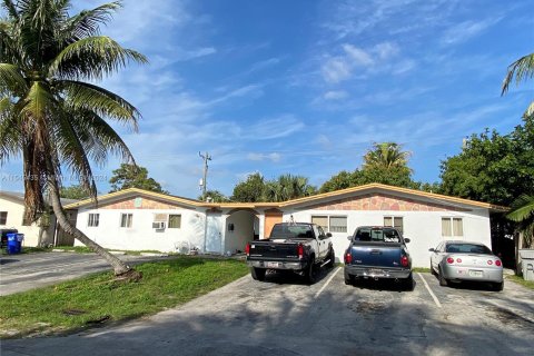 Immobilier commercial à vendre à Pompano Beach, Floride: 362.78 m2 № 1067590 - photo 1