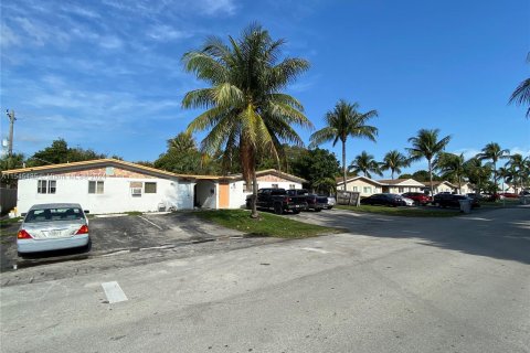 Immobilier commercial à vendre à Pompano Beach, Floride: 362.78 m2 № 1067590 - photo 2