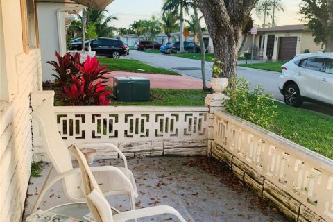 Villa ou maison à vendre à Margate, Floride: 2 chambres, 111.2 m2 № 1058804 - photo 1