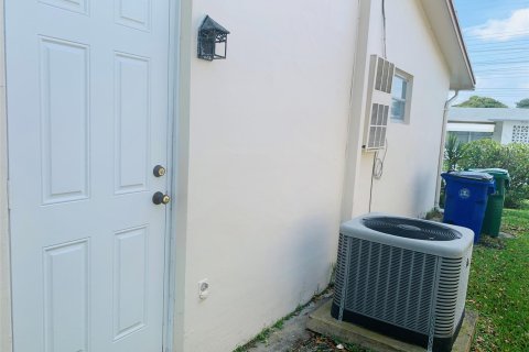 House in Margate, Florida 2 bedrooms, 111.2 sq.m. № 1058804 - photo 6