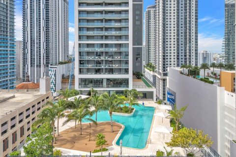 Condo in Miami, Florida, 1 bedroom  № 1406085 - photo 1