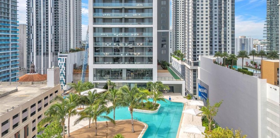 Condominio en Miami, Florida, 1 dormitorio  № 1406085