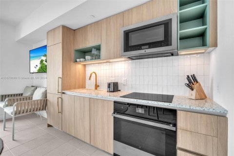 Condo in Miami, Florida, 1 bedroom  № 1406085 - photo 9