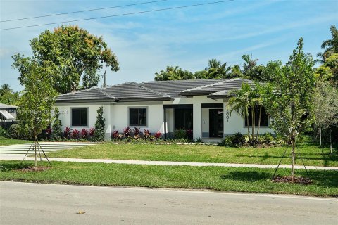 House in South Miami, Florida 4 bedrooms, 186.92 sq.m. № 1073186 - photo 2