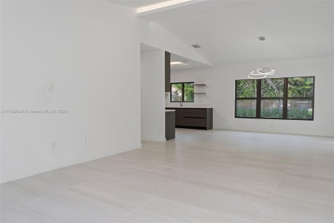 Casa en venta en South Miami, Florida, 4 dormitorios, 186.92 m2 № 1073186 - foto 5
