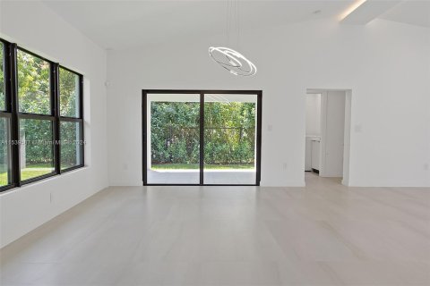 House in South Miami, Florida 4 bedrooms, 186.92 sq.m. № 1073186 - photo 21