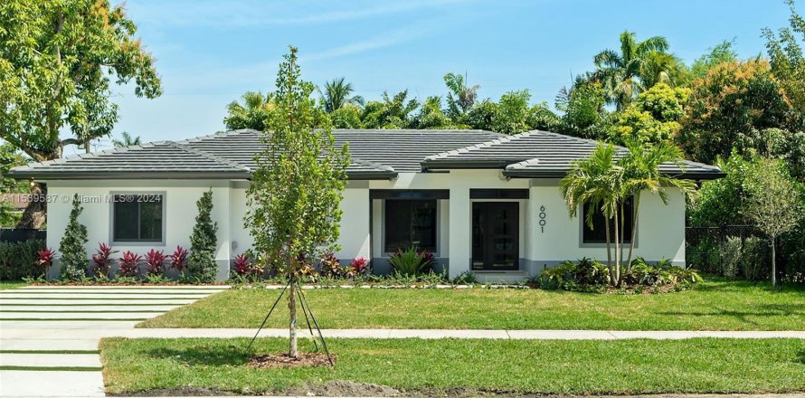 Casa en South Miami, Florida 4 dormitorios, 186.92 m2 № 1073186