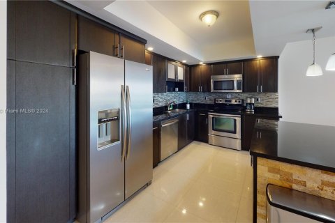 Condo in Sunny Isles Beach, Florida, 1 bedroom  № 1073185 - photo 1