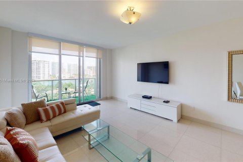 Condo in Sunny Isles Beach, Florida, 1 bedroom  № 1073185 - photo 2