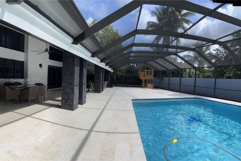 House in Miami, Florida 8 bedrooms, 587.79 sq.m. № 1073184 - photo 18