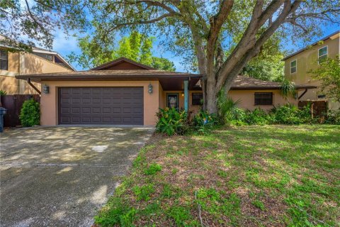 House in Tampa, Florida 3 bedrooms, 163.88 sq.m. № 1344567 - photo 3