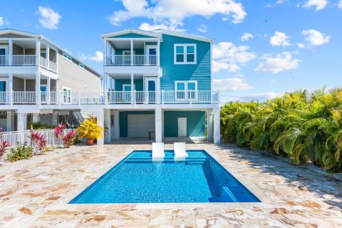 Villa ou maison à vendre à Marathon, Floride: 5 chambres, 270.53 m2 № 1067813 - photo 1