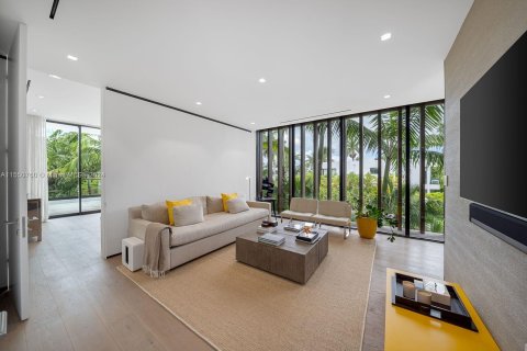 Casa en venta en Bay Harbor Islands, Florida, 6 dormitorios, 744.52 m2 № 1067812 - foto 25